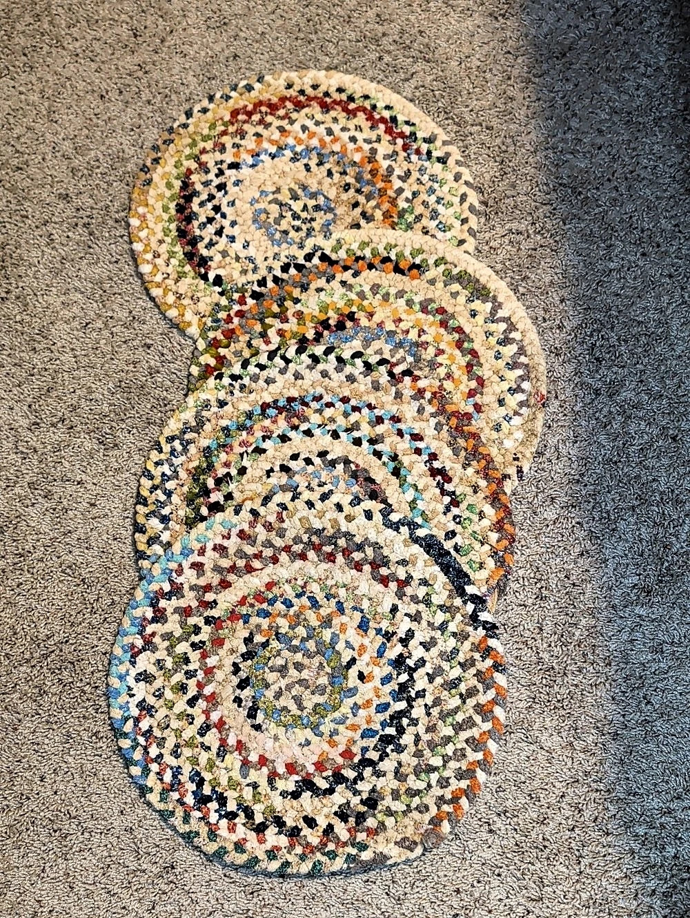 Amish Handmade Multicolor & Cream Woven Round Decor Set Placemats (4)